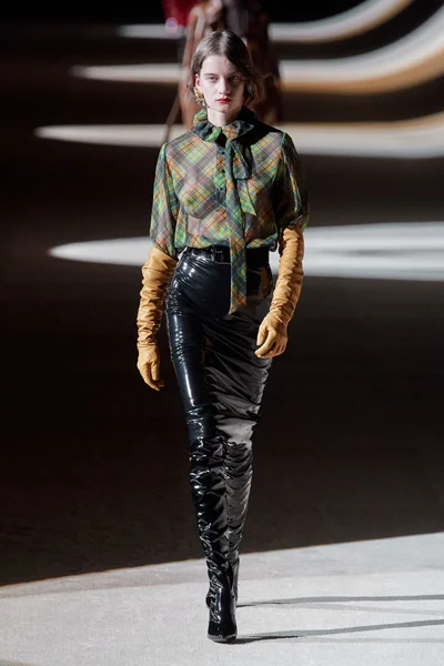 Look 50